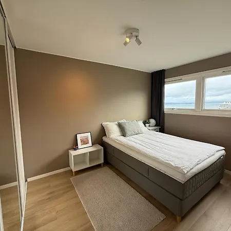 Modern With Sea View Apartment *